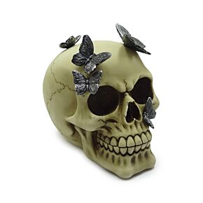 Totenkopf mit Metall-Schmetterlingen