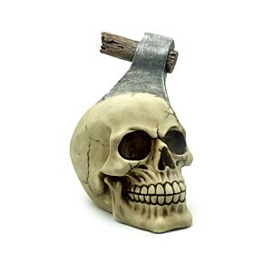 Totenkopf mit Axt