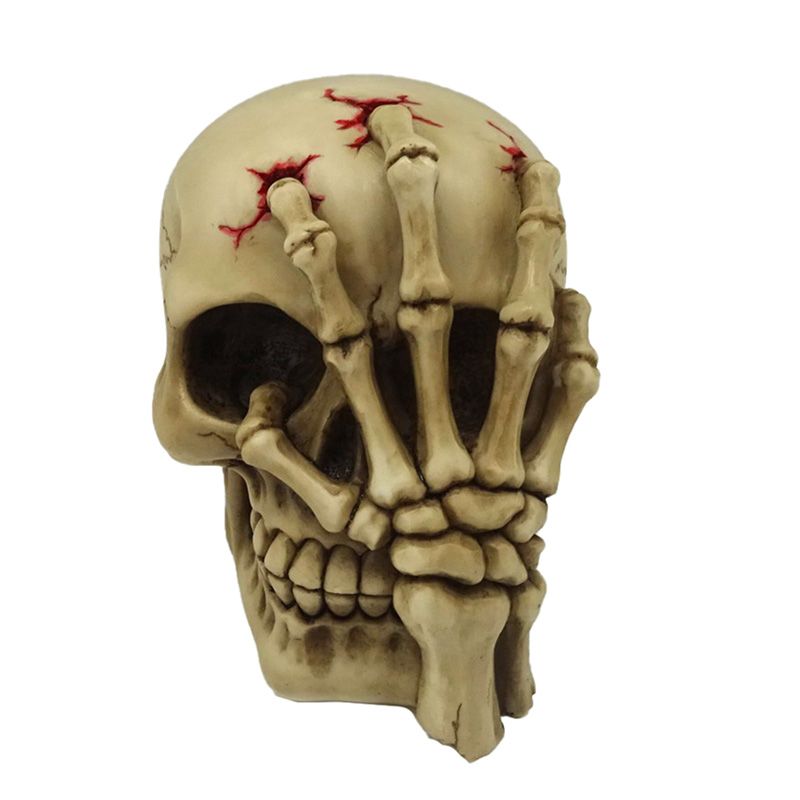 Gruseliger Totenkopf mit Skelettklauenhand Ornament