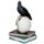 Krähe stehend uaf Totenkopf und Büchern Ornament