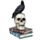 Krähe stehend uaf Totenkopf und Büchern Ornament