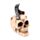 Totenkopf mit Metallhammer und Nägeln im Schädel