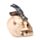 Totenkopf mit Metallhammer und Nägeln im Schädel
