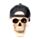 Totenkopf mit umgedrehter Baseballmütze