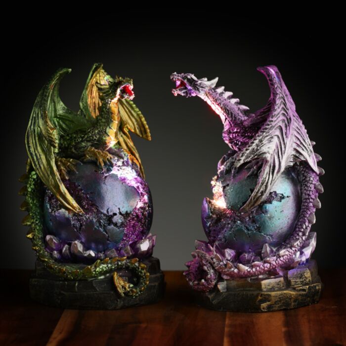 Dark Legends Großer Drache auf Drachenei-Geode LED-Dekoration