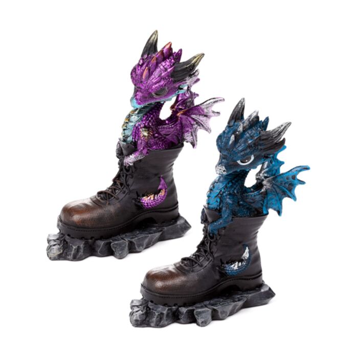 Elements Niedlicher Babydrache im alten Stiefel