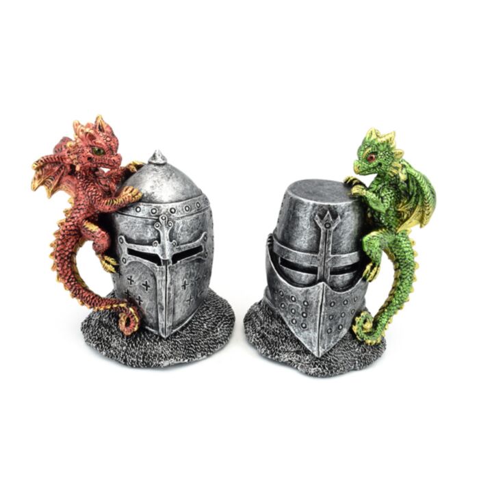 Elements Babydrache auf Ritterhelm