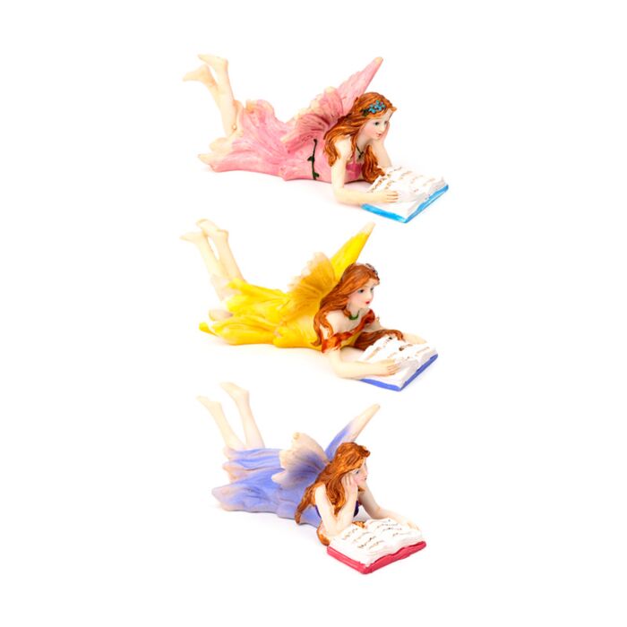 Tagträumende Blumenfee mit Buch