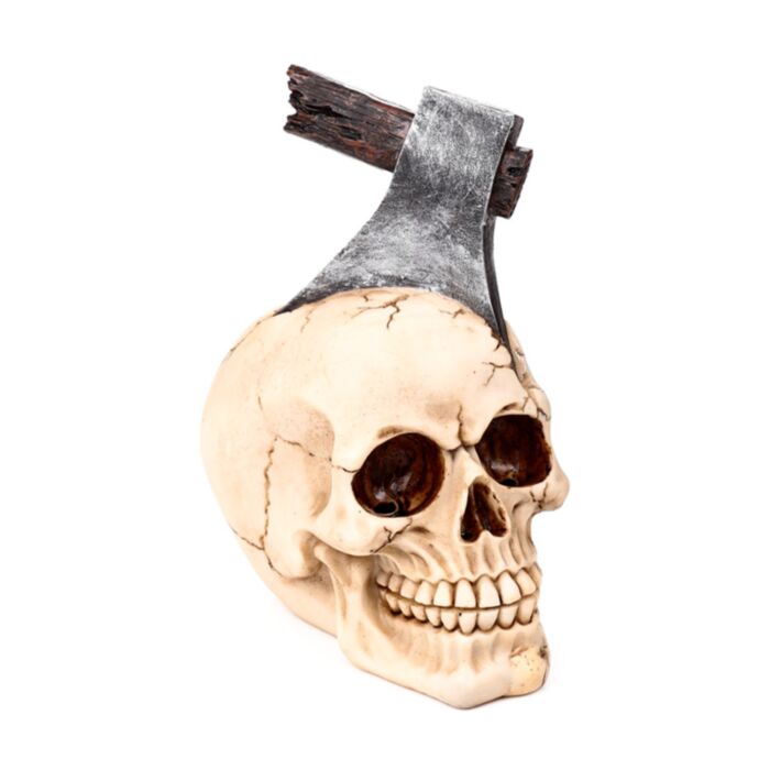 Totenkopf mit Axt