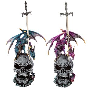 Dark Legends Drache auf Totenkopf mit Schwert Dark Legends Drache auf Totenkopf mit Schwert