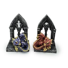 Elements Babydrache mit gotischer Fensterruine