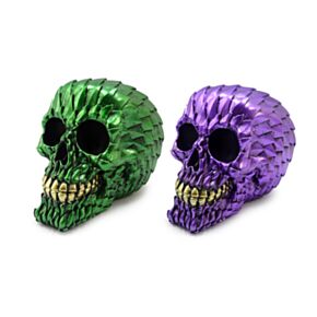 Totenkopf mit metallischen Drachenschuppen 